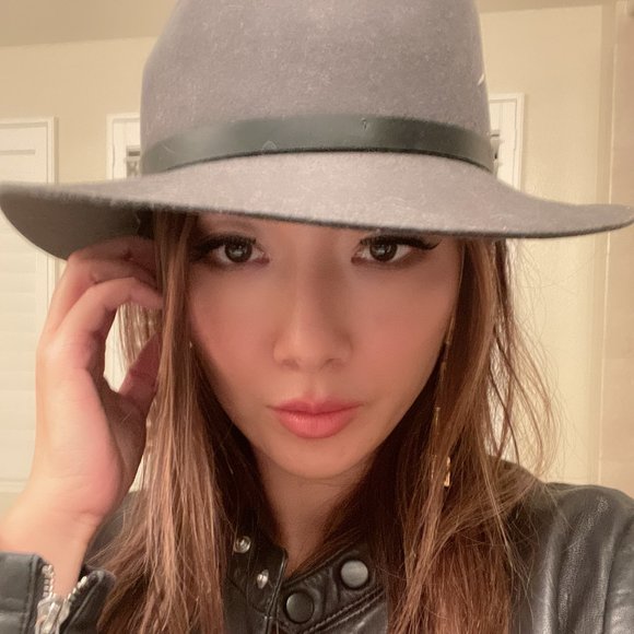 Grey floppy hat with black strap